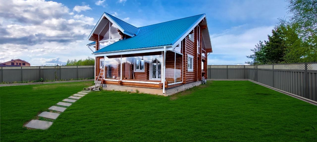 Мягкие окна на веранде загородного дома в Данилове